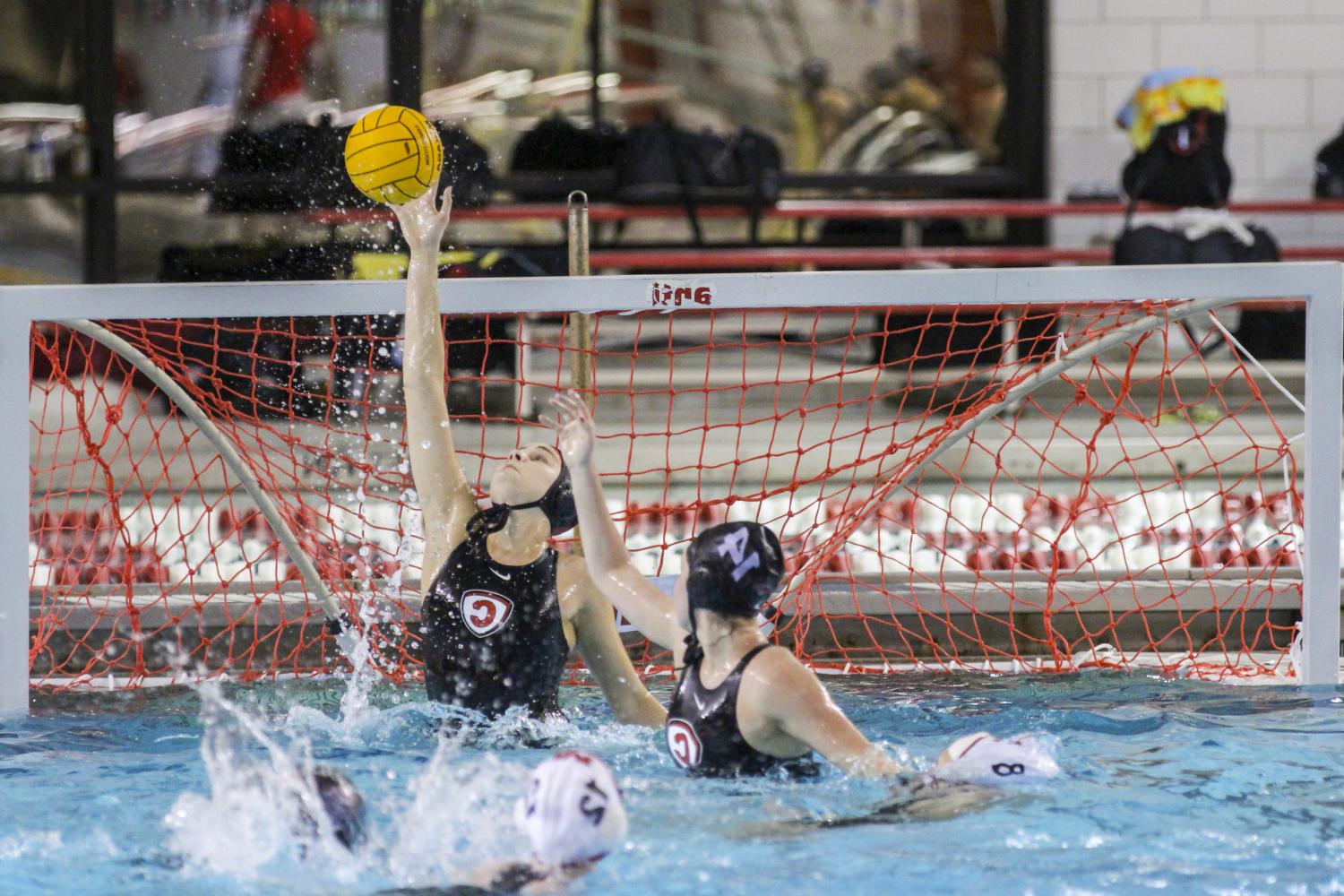 <a href='http://sk.sundayhouse.net'>BETVLCTOR伟德登录</a> student athletes compete in a water polo tournament on campus.